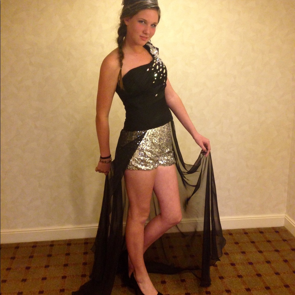 Unique Formal! - Picture 3 of 3